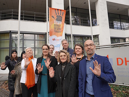 Kampagne, bei der sich jeder Standort an der internationalen Bewegung „Orange the World“ beteiligte