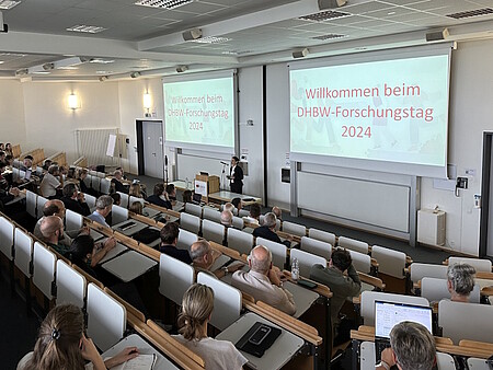 Wie Theorie und Praxis zusammenwirken