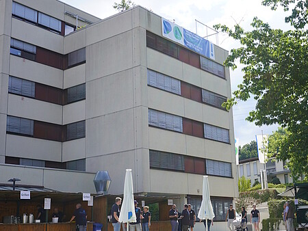 Anlässlich des 50-jährigen Jubiläums der Grundsteinlegung des Papiermacherhauses fand am 11. Juli 2025 ein Tag der offenen Tür im Papierzentrum Gernsbach statt. 