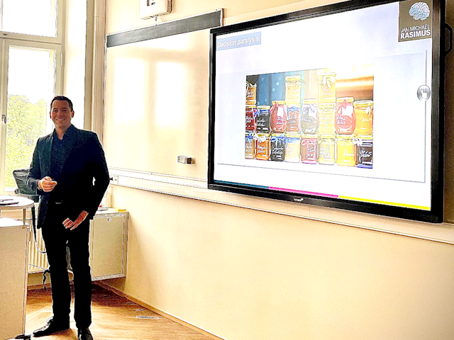 Jan Michael Rasimus, Leiter des Eye Tracking-Labors der DHBW Karlsruhe hielt Vortrag