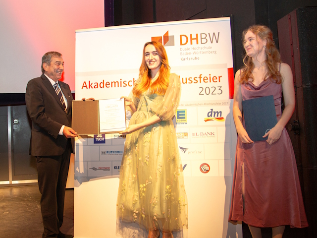 Die Ehrung erfolgte an der Abschlussfeier der DHBW Karlsruhe 