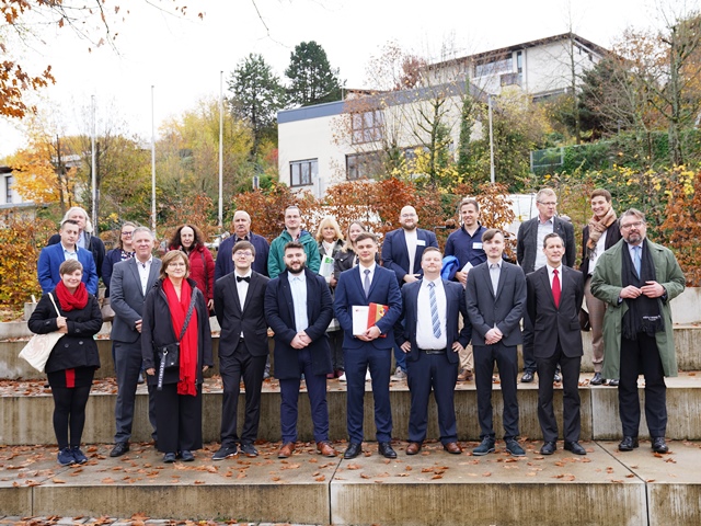 Im November 2023 fand im Papierzentrum Gernsbach die Verabschiedung der Absolventen statt