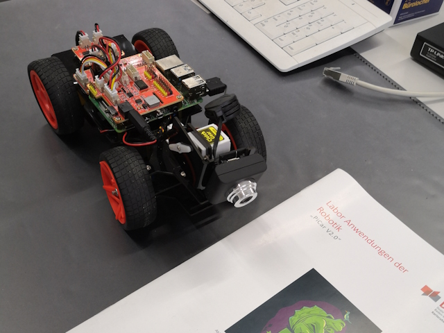 Anpassung von Laborversuchen in der Robotik an Studierende mit unterschiedlichen Vorkenntnissen
