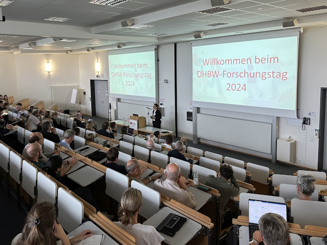 Wie Theorie und Praxis zusammenwirken