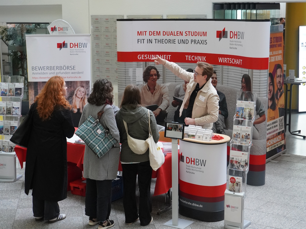 Vorträge, Labore und Firmenkontaktmesse boten Einblicke am Campustag der DHBW Karlsruhe 
