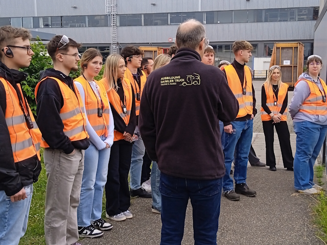 Praxisnahe Einblicke für BWL-Industrie (IDM)-Studierende bei der Daimler Truck AG in Wörth