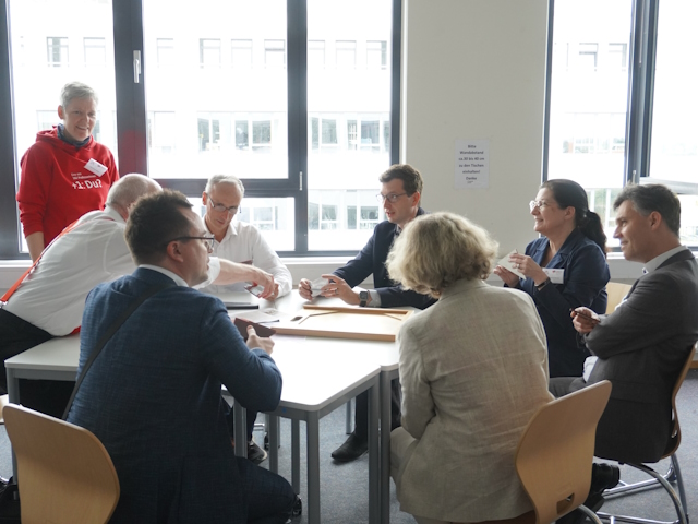 Am 22. Mai 2025 öffnete die DHBW Karlsruhe ihre Türen für den Tag der Lehre, der in diesem Jahr unter dem Motto „Duale Lehre – Gelebter Theorie-Praxis-Transfer“ stand. 
