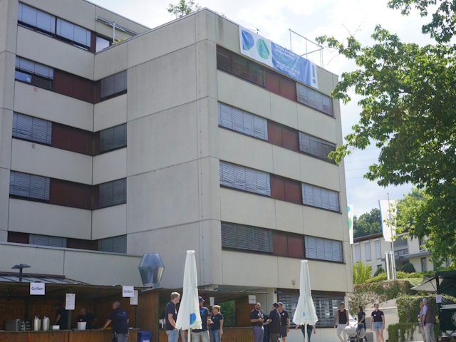 Anlässlich des 50-jährigen Jubiläums der Grundsteinlegung des Papiermacherhauses fand am 11. Juli 2025 ein Tag der offenen Tür im Papierzentrum Gernsbach statt. 